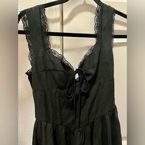 BLACK DRESS WITH LACE STRAPS🖤🖤 SIZE SMALL AND GREAT CONDITION(: